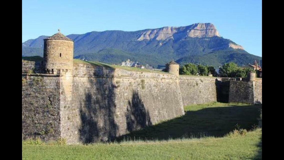 Atico Jaca Ciudadela Villa Exterior photo